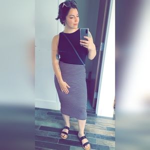 Medium , Black Stretchy pencil skirt